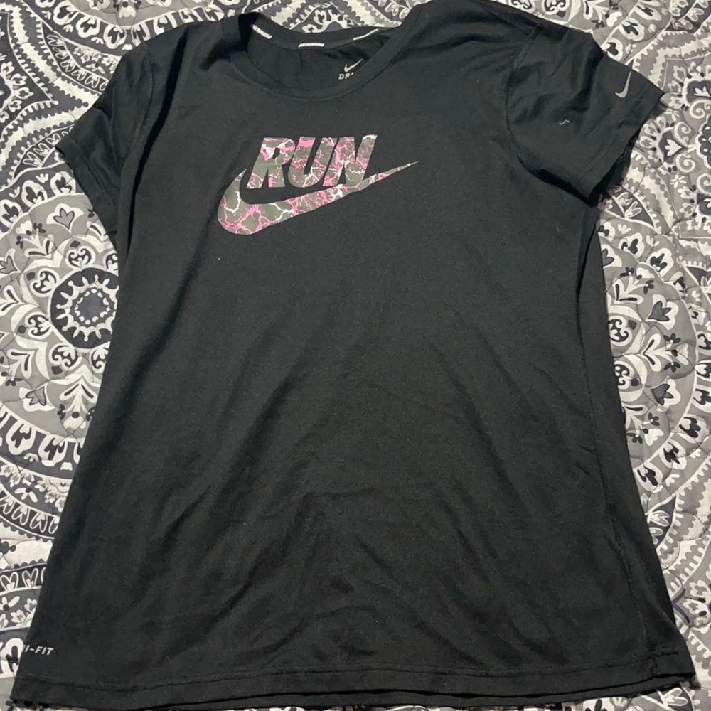 Run Nike Dri fit top